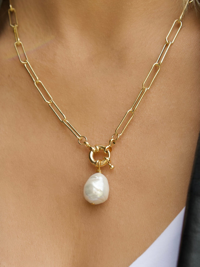 Shell Out Necklace